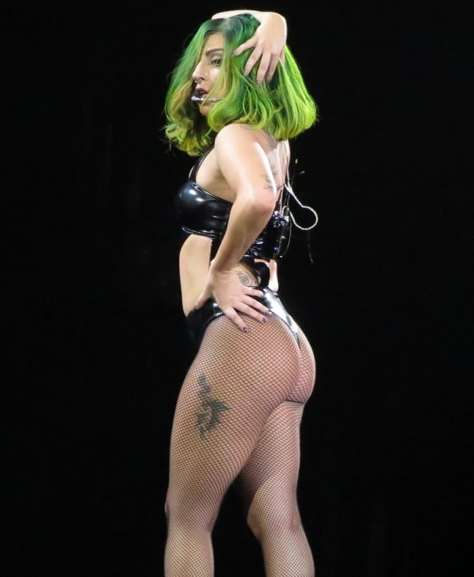 The superstar Lady Gaga wearing green wig 